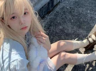 蜜桃社 – 高清写真打卡：林柔柔红裙造型，诠释经典与现代的结合.txt