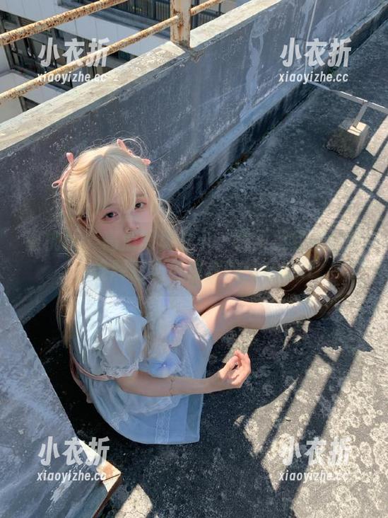 蜜桃社-林柔柔 蜜桃社 - 高清写真打卡:林柔柔红裙造型,诠释经典与现代的结合.txt
