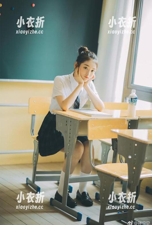 袜涩 - 向美致敬，晶晶以网袜作品闪耀图库，带你领略不一样的摄影风景.txt