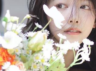 觅芙少女 – 专属定制姜姜天使写真，呈现精致细腻的迷人图片.txt