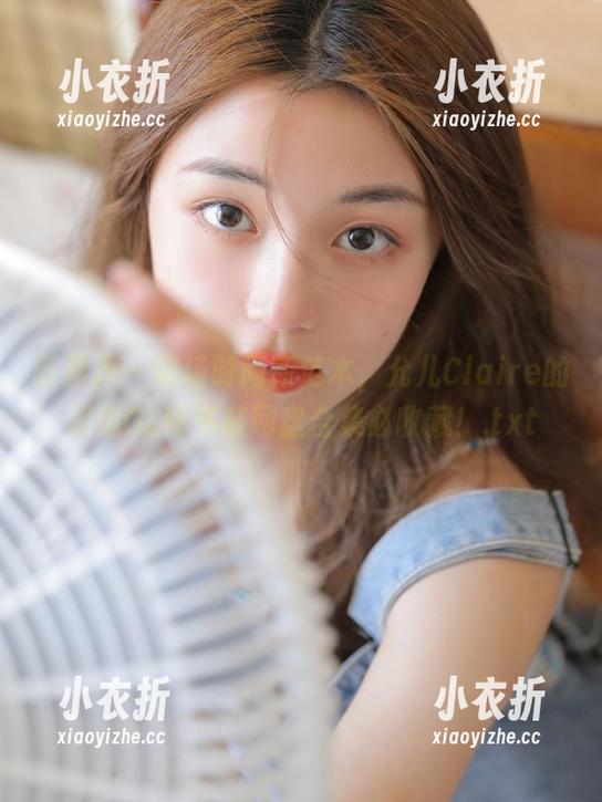 语画界 - 职场时尚新范本，允儿Claire的眼镜OL秘书装网盘合集必收藏！.txt