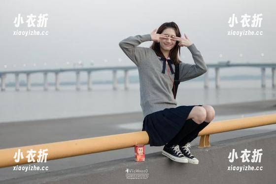 语画界 - 教室里的艺术：李丽莎写真合集，网盘链接让你更近距.txt