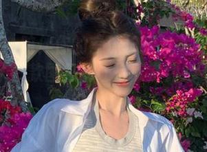 语画界 – 陪伴你的言沫长腿美女原图分享，集合了多款图包，让你欣赏到她不同的风采！.txt