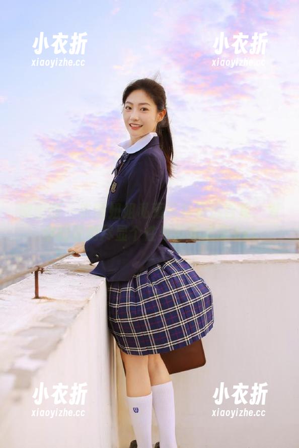 微密圈 - 铁锤姐姐私藏写真精选合集：爱你的姿势尽显个性与艺术之美.txt