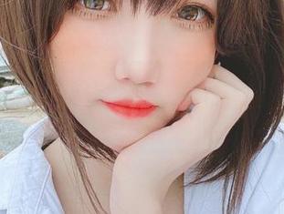 阳光下的阿薰kaOri：分享她的瑜伽与cos精彩瞬间.txt