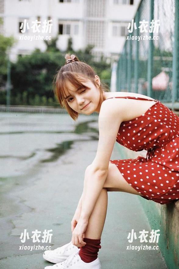 雅拉伊 - 天蓝酱的居家写真作品分享，记录每个温馨的时刻.txt