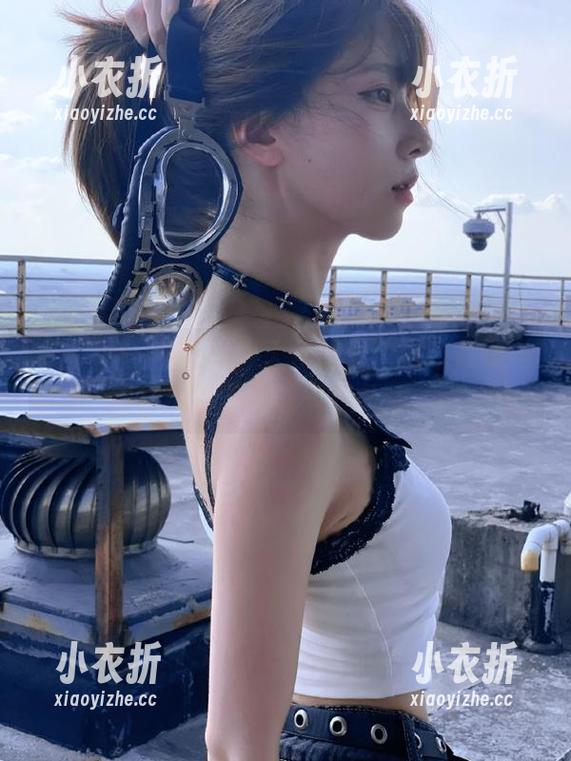 雅拉伊 - 李诗雨拟人化修女：通过写真与图片展现不同的灵性气质.txt