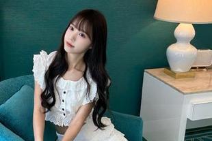 青豆客 – 尤美Yumi高跟鞋写真图片最新更新，展现潮流与个性的完美结合.txt