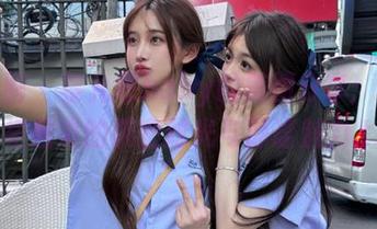 微密圈 – 黎允熙baby的美图分享：枣红睡裙启发的亲密时光与静谧魅力.txt