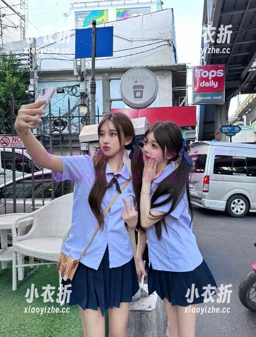 微密圈 - 黎允熙baby的美图分享：枣红睡裙启发的亲密时光与静谧魅力.txt
